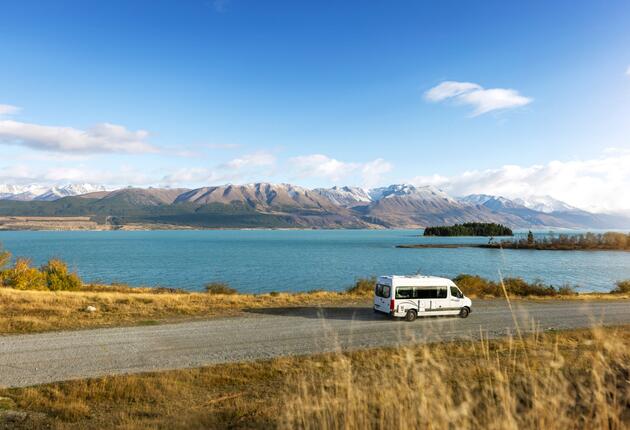 뉴질랜드 도로는 다른 나라와 다르다. 안전하고 즐거운 여행을 위해서 아래의 주요 뉴질랜드 교통법규를 숙지하자.