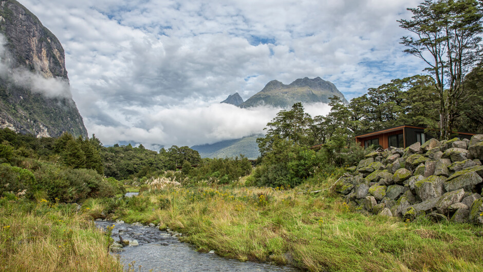 Set among the wilderness yet just 5 mins from cruise boats