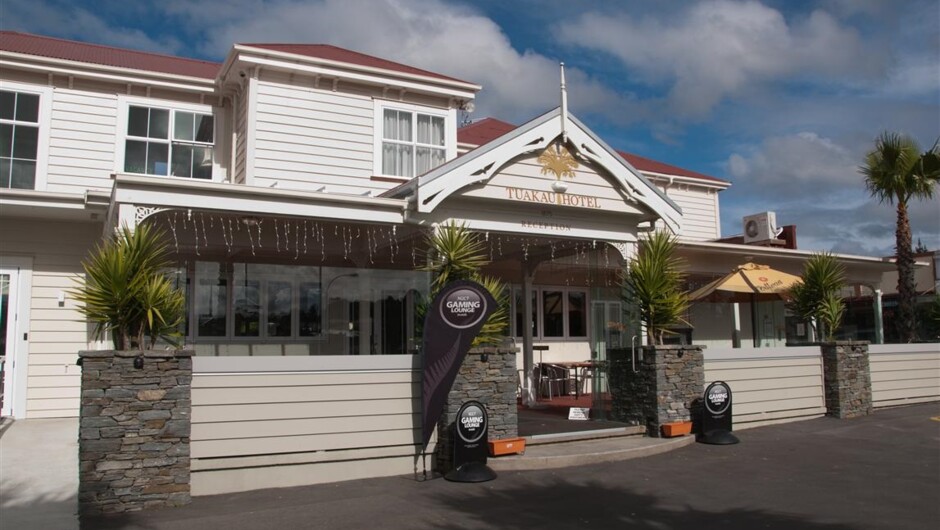 Tuakau Hotel