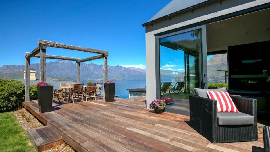 Amazing sun deck with alfresco dining