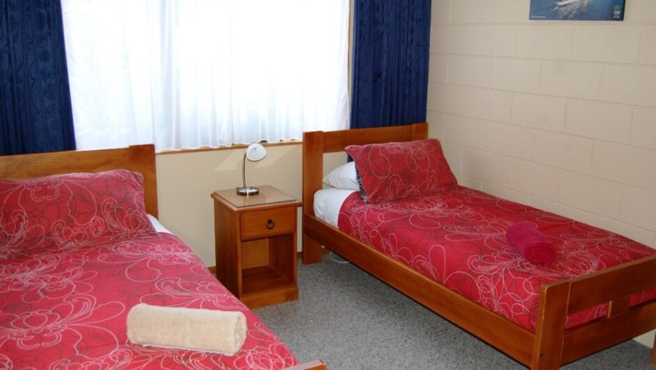 Family Motel Twin bedroom