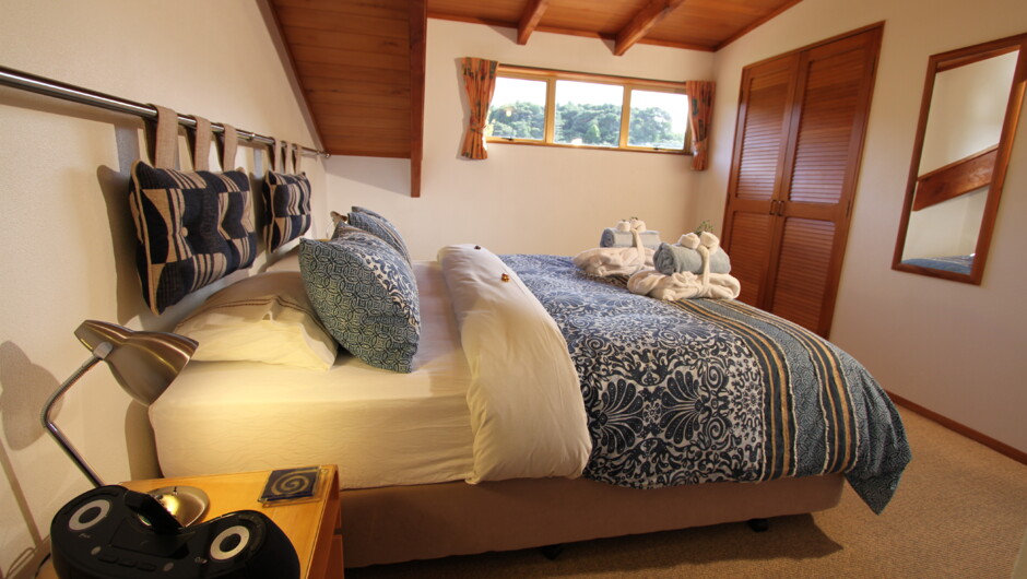 Bellevue Suite master bedroom