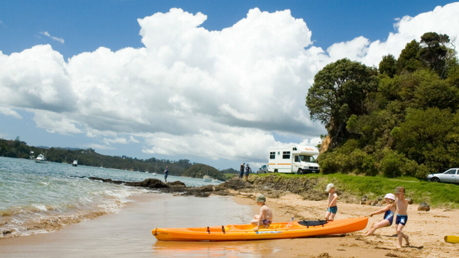 Waiting for the surf with Britz