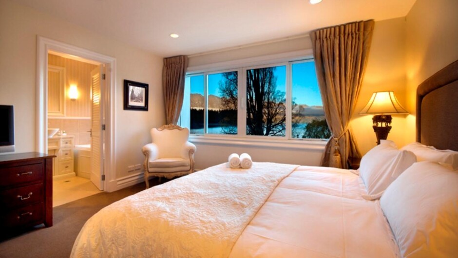 Esplanade Queenstown Master Bedroom