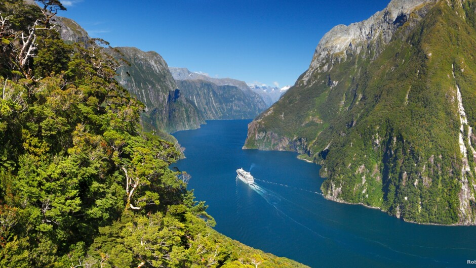 AS45-Milford-Sound-Fiordland-Rob-Suisted.jpg