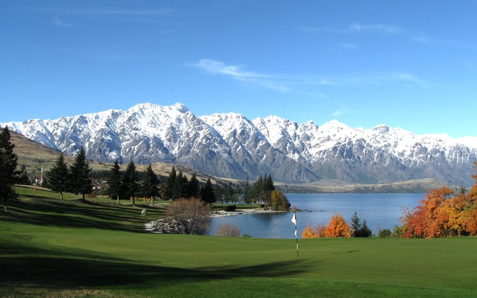 The signature 5th hole at Queenstown Golf Club