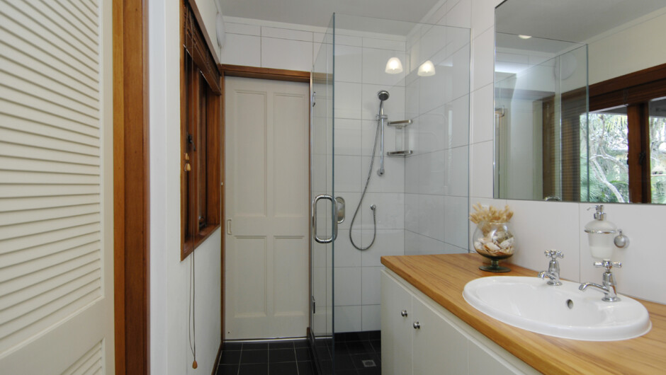 Ensuite area.