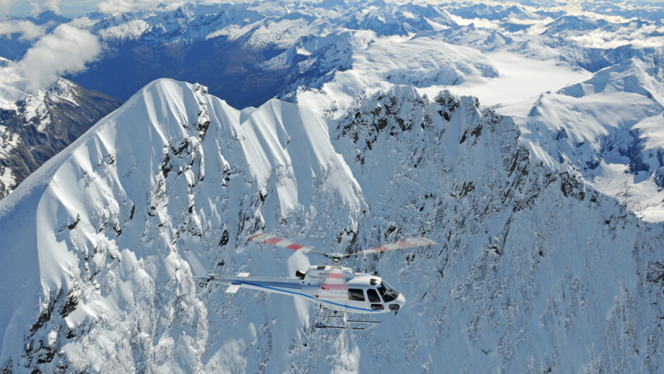 Scenic flight experiences with Minaret Station