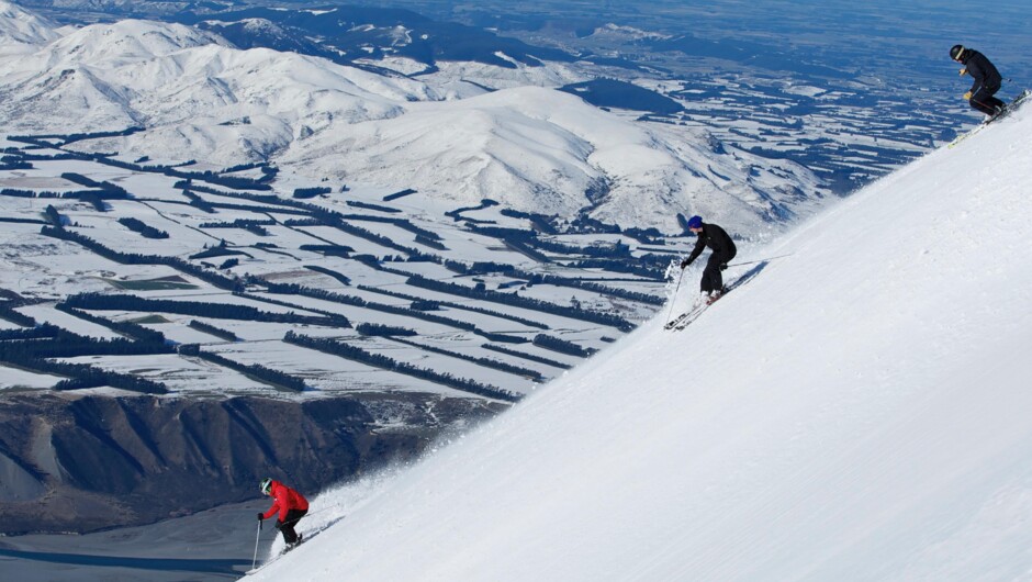 Guests are thrilled with perfect conditions for their advanced lesson at Mt Hutt