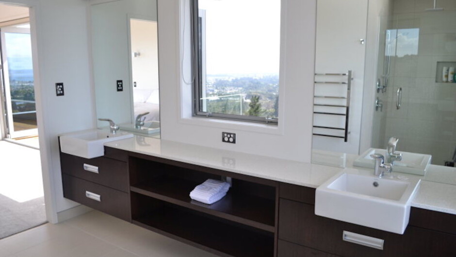 Master ensuite