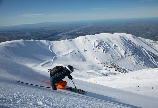 カンタベリーに冬が訪れると、「ビッグ・マウンテン」が賑わいます。全国でも特に雪質の優れたこのスキー場は標高2086mに位置し、面積365ヘクタールと広大です。