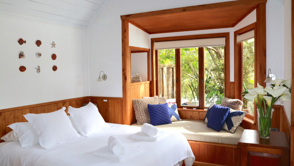 Magic Cottage - sunny window seat & super king bed