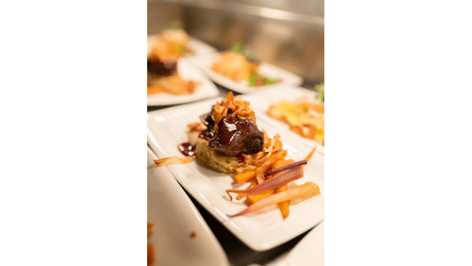 Lamb Rump
with feta & quinoa cake, baby carrots, basil pesto, red wine jus and parsnip crisps (GF; DF
available)