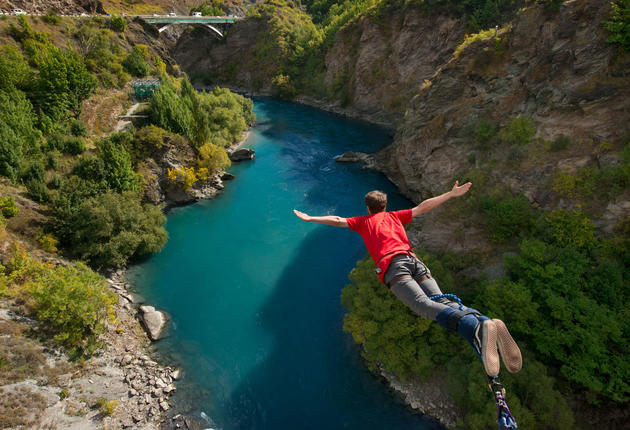 Für viele Besucherinnen und Besucher ist das Bungy Jumping in Neuseeland schon fast zu einem Ritual geworden. Lese weiter, um zu erfahren, wo du in Neuseeland Bungy springen kannst.