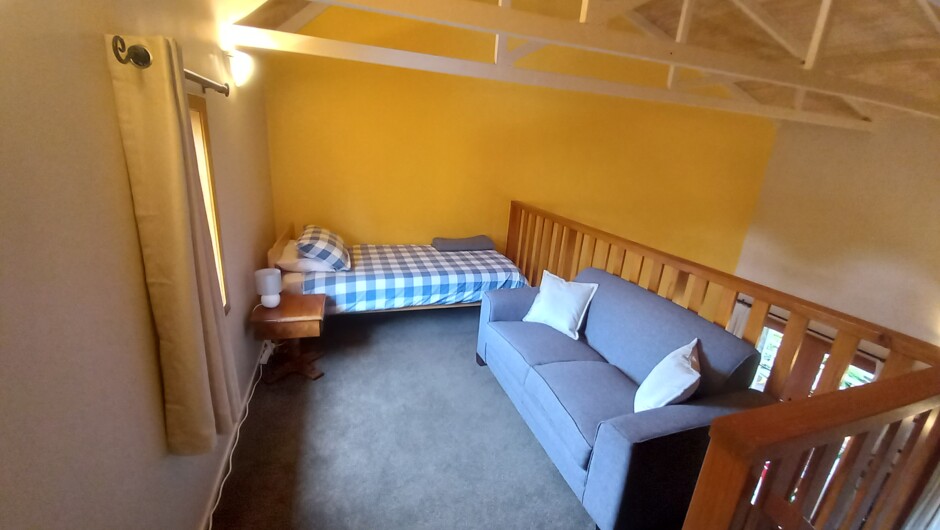Beach Hut - upstairs mezzanine level with additional single bed