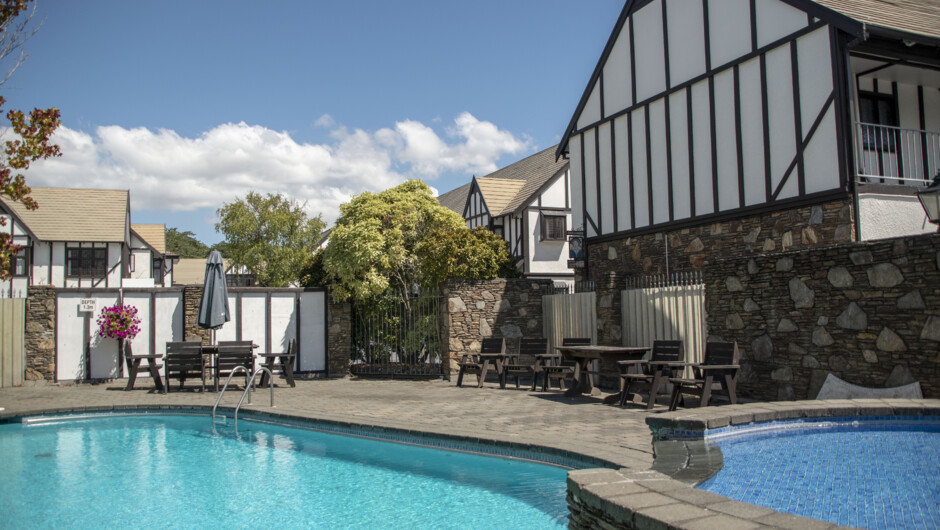 Scenic Hotel Cotswold, Outdoor Swimming Pool and barbecue area