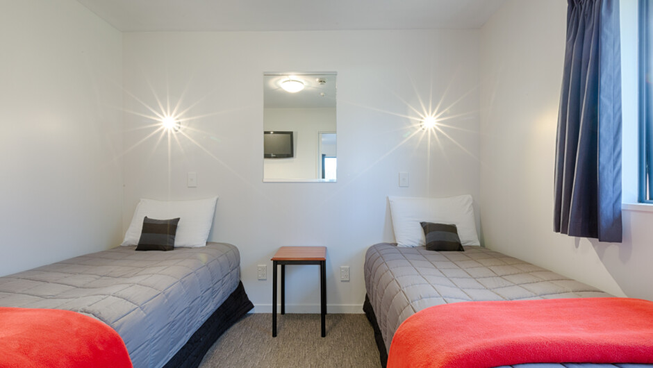 Bella Vista Motel Te Anau - Second bedroom in one and two bedroom unit