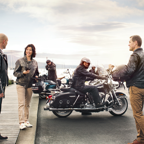 Mieten Sie ein Motorrad und fahren Sie Neuseelands landschaftlich berühmte Routen.