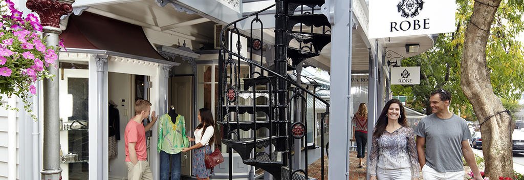 Parnell is famed for its boutique style stores set within heritage buildings. Shopping here is a truly charming affair.