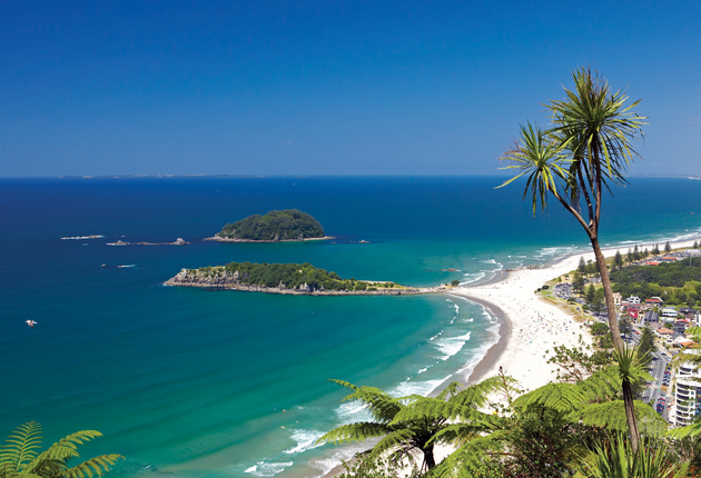 From the base of the volcano Mauao, a white sand surf beach stretches as far as the eye can see. Catch a wave or cruise the many cafes.