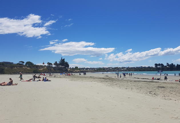 Take a break in Timaru and enjoy the beachside attractions of Caroline Bay. You’ll find botanic gardens, an aviary and wonderful walks