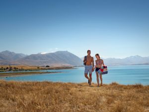 Picturesque by day and dazzling by night, Lake Tekapo/Takapō is part of a UNESCO Dark Sky Reserve, making it the perfect spot for stargazing.