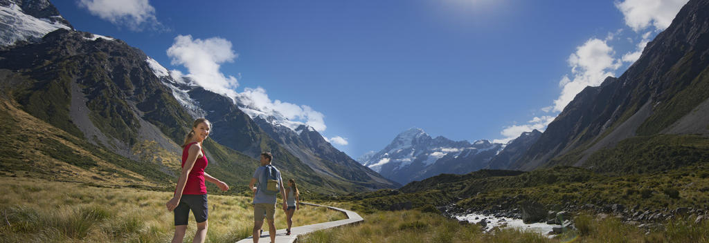 Am Mt Cook können Sie verschiedene kürzere Wanderungen unternehmen, zum Beispiel auf dem Governors Bush Walk, dem Bowen Bush Walk, dem Glencoe Walk oder dem Hooker Valley Track.