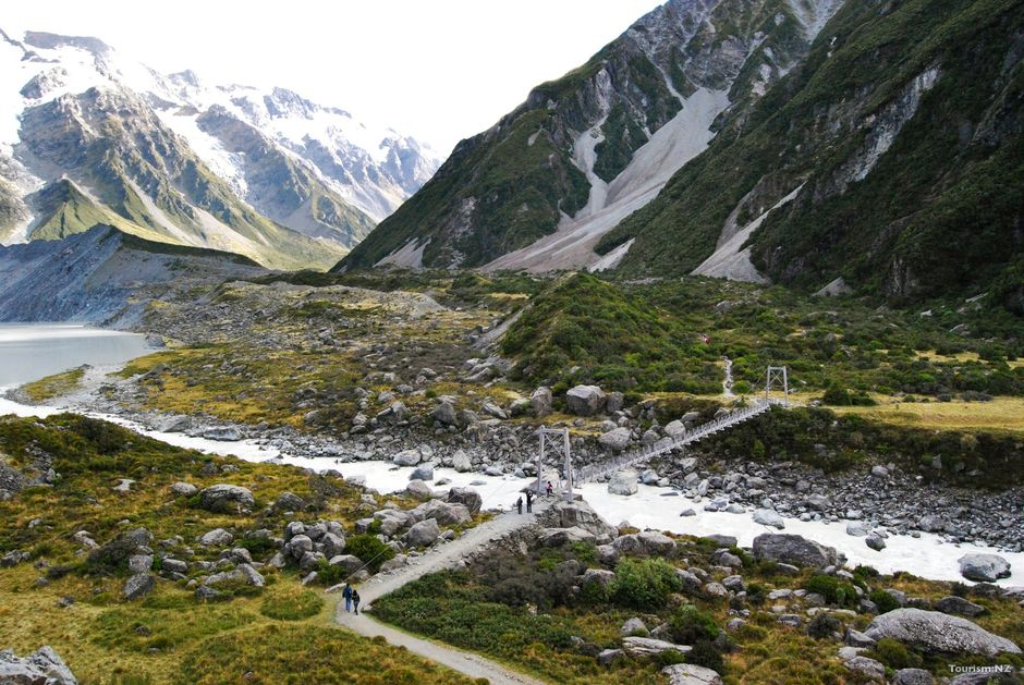 There are a number of short walks you can enjoy in Aoraki Mount Cook National Park, including the Hooker Valley Track and Governors Bush Walk.