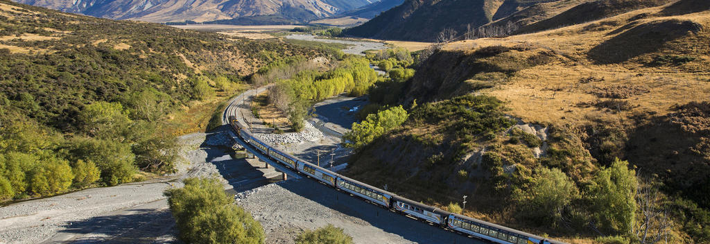 Die TranzAlpine gehört zu den schönsten Zugverbindungen der Welt und führt durch Wälder, Ländereien und über die spektakulären Südlichen Alpen von einer Küste zur anderen.