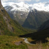 Auf der Fahrt durch die Berglandschaften des Fiordland Nationalparks wird schnell deutlich, warum diese Region zum Weltnaturerbe gehört.