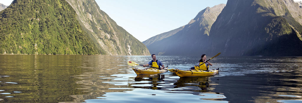 Gehe kajakfahren im Milford Sound.