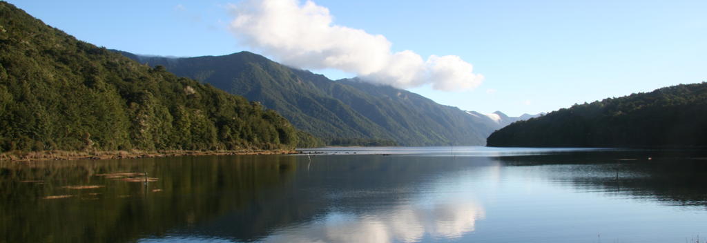 Diese überwältigende Kulisse erwartet dich am südlichen Ende des Fiordland Nationalparks.