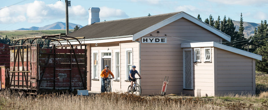 The Otago Central Rail Trail passes through a number of historic and charming towns like Hyde.