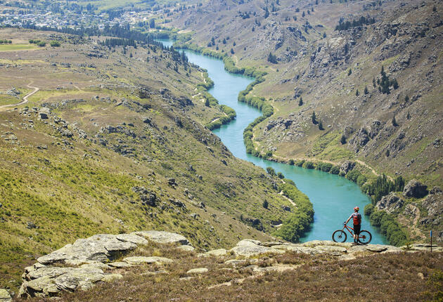 The Otago Central Rail Trail, the Roxburgh Gorge Trail and the Clutha Gold Trail are just some of Central Otago's spectacular cycling experiences. Explore back country valleys, rivers and mountains in a region that has something for everyone.
