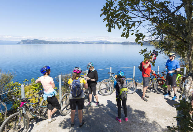 The Great Lake Trails blend singletrack mountain biking with ever-changing views over Lake Taupō and Tongariro National Park. Add bonuses of an optional boat trip and some lakeside relaxation at pretty Kinloch village.