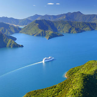 Cruising in the picture-perfect Marlborough Sounds