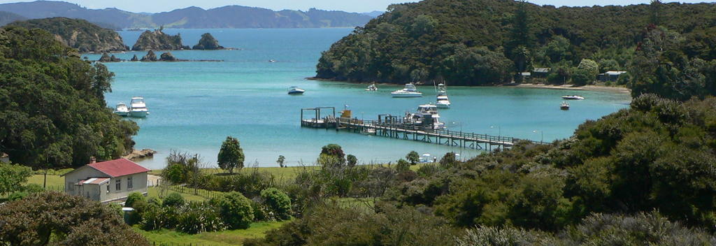 Entspannen Sie in dem wunderschönen Ambiente von Urupukapuka Island inmitten der Bay of Islands.