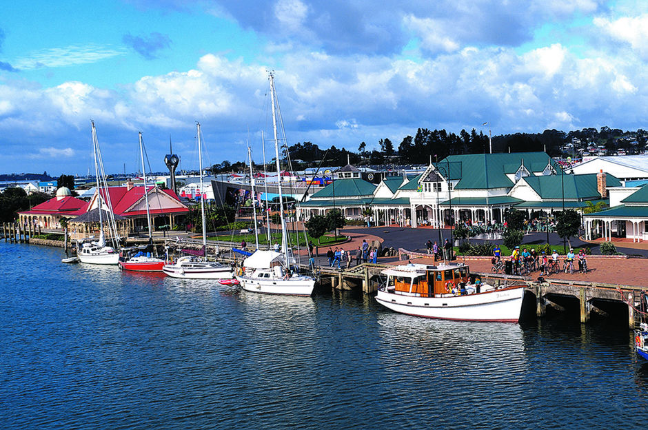 旺格雷盆地镇（Whangarei's Town Basin）聚集了各式各样的咖啡馆、餐厅以及艺术品与工艺品。