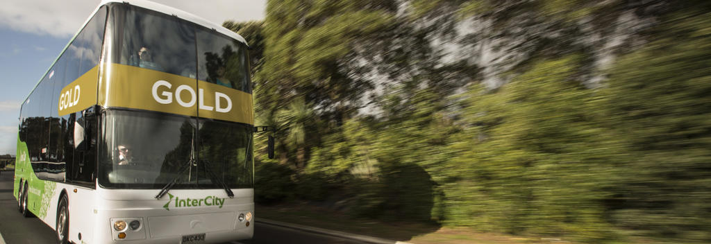 Der InterCity GOLD-Bus bietet Luxus-Fernbusfahrten zwischen den Städten und Ortschaften Neuseelands.