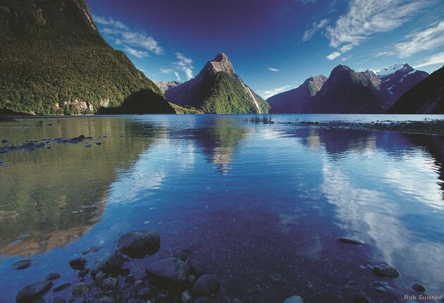 参考新西兰旅游局推荐的自驾游最佳路线，让你在1-2 周的时间里或悠闲或紧凑地畅游新西兰。