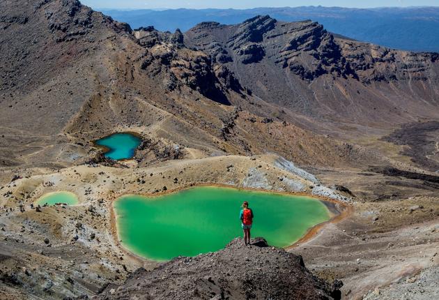 Dieser tolle Wanderweg führt um den Mount Ngauruhoe, ein aktiver Vulkan im Tongariro Nationalpark. Man sieht Krater, Explosionsgruben, Lavaflüsse und mehr