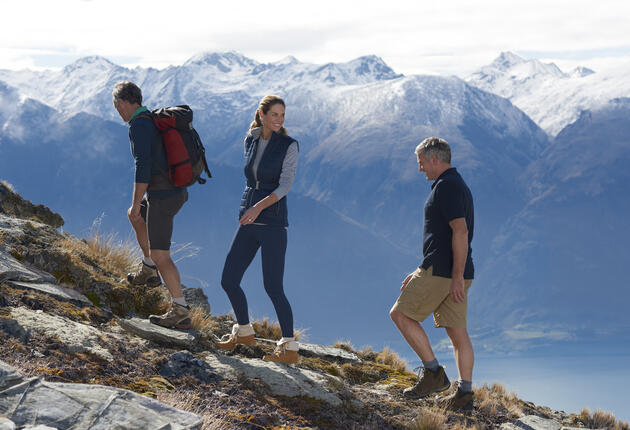 Neuseelands natürliche Schönheit kann in den einzelnen Regionen wunderbar zu Fuß erkundet werden – im Rahmen exklusiver Wanderungen oder Spaziergänge.