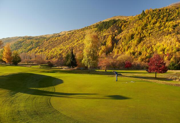 One of New Zealand’s premium tourist destinations, Queenstown offers three world-renowned championship golf courses and six Experience courses.