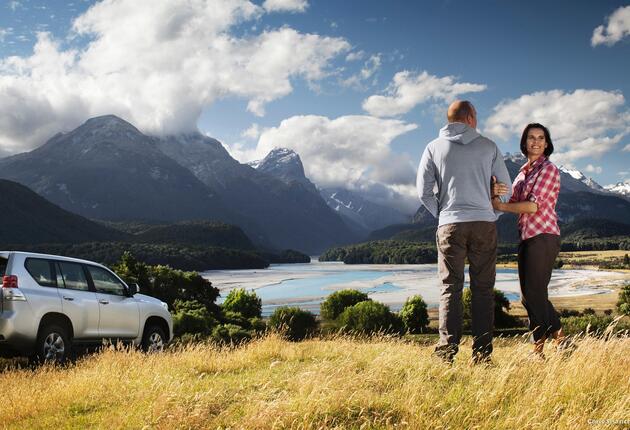Braucht man einen internationalen Führerschein, um in Neuseeland ein Fahrzeug zu mieten und zu fahren? Informiere dich hier über die Bestimmungen für internationale Fahrer.