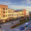 Die pittoreske Hauptstraße von Invercargill.