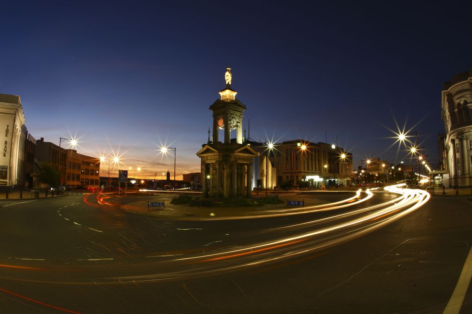 Das Troopers Memorial liegt im Zentrum der geschichtsträchtigen Stadt Invercargill, die für ihre freundlichen Einwohner bekannt ist.