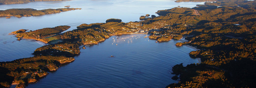 With a population of less than 500, Stewart Island has plenty of space for fabulous natural scenery. You can visit the Island to hike, dive, watch birds, go fishing or simply enjoy a slice of tranquility.