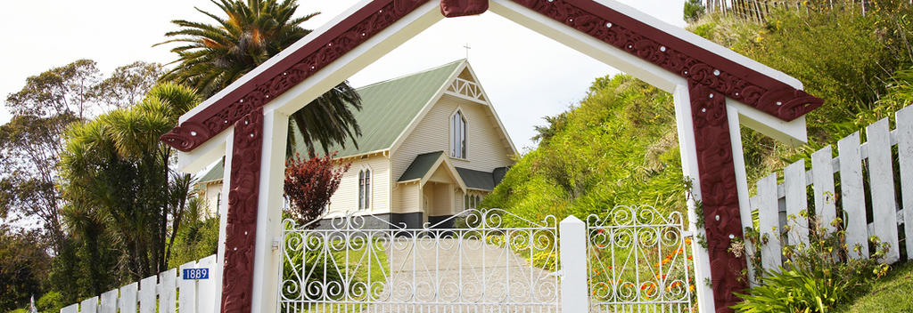 ニュージーランド随一といわれるマオリの教会です。複雑に彫刻が施されたインテリアが非常に印象的です。
