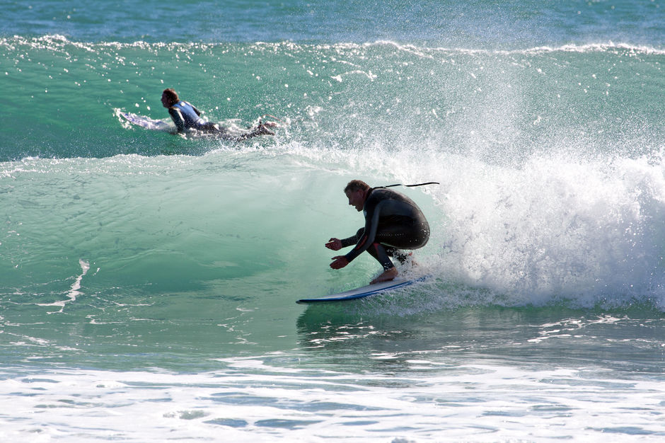 Surfen am Back Beach, New Plymouth