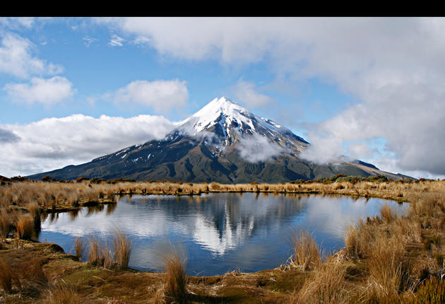 海抜2518mの高さを誇るタラナキ山はニュージーランドで最も完璧な円錐形をした火山です。タラナキ山はおよそ12万年かかって今日の姿になりました。最後に噴火したのは1775年で、火山学者はこの山を「死火山」ではなく「休火山」だと見なしています。
